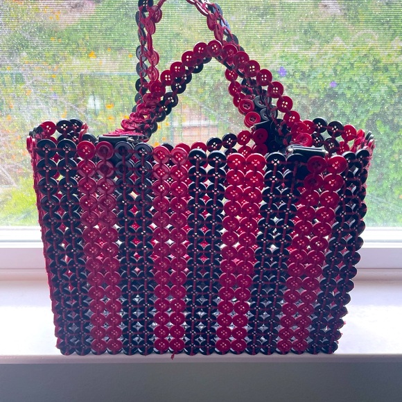Button bag! Made entirely of red and black buttons. ❤️🖤 - Picture 2 of 3